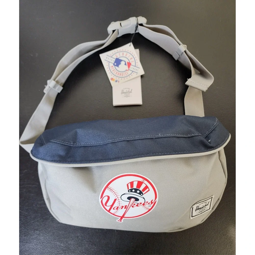Herschel New York‎ Yankees Herschel Supply Co. Outfield Sixteen Hip Travel Pack